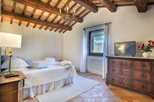Pietra Campana Italian Villa Orvieto客房内的一张或多张床位