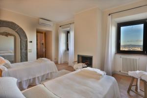 Pietra Campana Italian Villa Orvieto客房内的一张或多张床位