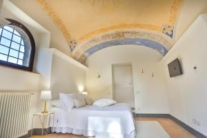 Pietra Campana Italian Villa Orvieto客房内的一张或多张床位