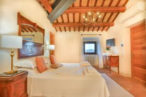 Pietra Campana Italian Villa Orvieto客房内的一张或多张床位