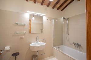 Pietra Campana Italian Villa Orvieto的一间浴室