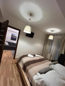 Łóżko lub łóżka w pokoju w obiekcie Stara Polana apartament Jurkówka
