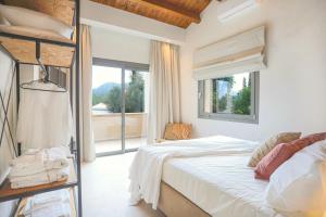 Ένα ή περισσότερα κρεβάτια σε δωμάτιο στο A Village Estate +42 φωτογραφίες