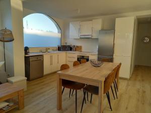 Køkken eller tekøkken på Appartement 100 m2 Terrasse Piscine