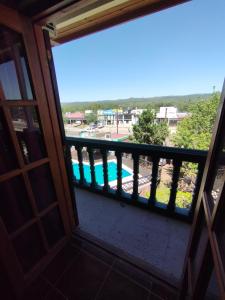 Blick vom Balkon des Pools in der Unterkunft Pecas house in Mina Clavero