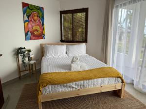 Ένα ή περισσότερα κρεβάτια σε δωμάτιο στο Catalina, Cabrera Oceanview Multi 2 BD 2 Bath Condo Units with Balcony and Pool +50 φωτογραφίες