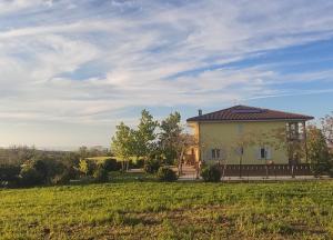 a house in the middle of a field at Villa Marianna in Vasto