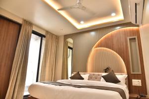 a bedroom with a large bed and a large mirror at Hotel Shree Krishna in Jaipur