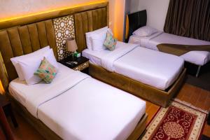 Ένα ή περισσότερα κρεβάτια σε δωμάτιο στο Golden Pyramids View Inn