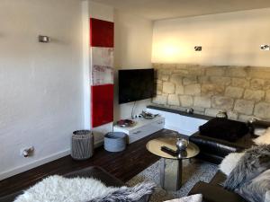 a living room with a couch and a table at Ferienhaus Eifel-Auszeit in Rieden