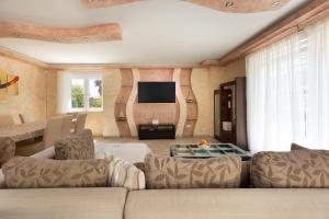 a living room with a couch and a tv at Luxury villa Vincent in Slatine