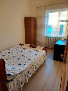 Postel nebo postele na pokoji v ubytování Mazmanyan 181