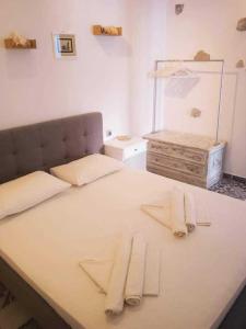 Postel nebo postele na pokoji v ubytování Kalymnos Platy Gialos Mousellis Makis Apartments