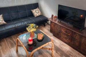 Galeriebild der Unterkunft Beautiful apartment for two with a pool in Rovinjsko Selo