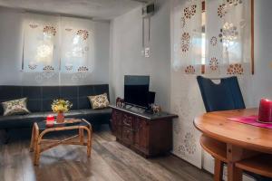 Posezení v ubytování Beautiful apartment for two with a pool