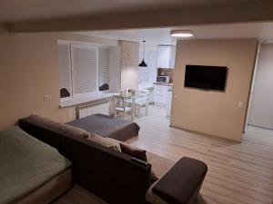 a living room with a couch and a dining room at Madise Avenue apartment in Narva