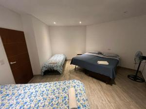 Ένα ή περισσότερα κρεβάτια σε δωμάτιο στο Canning House - Ezeiza Airport
