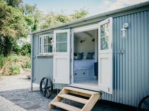 a green shipping container with a bed in it at Mimis Meadow-uk36576 in Milton Abbot