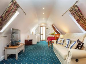 a living room with a couch and a tv at The Arbour Folly - Uk46205 in Abbotskerswell