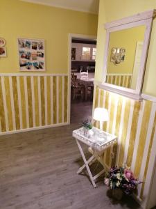 a room with a table and a dining room at Sweet Home in Löhne