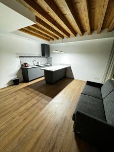 a living room with a couch and a kitchen at SAN LORENZO APARTMENTS 5054 in Venice