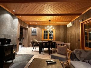 a living room with a table and a dining room at Trysil Moderna Lodge in Trysil