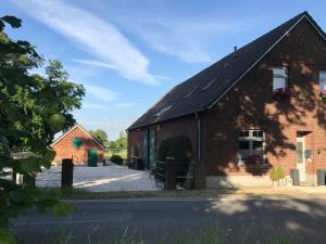 a brick building with a black roof at Ks Kotten Bed and Breakfast in Rees