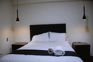 Ένα ή περισσότερα κρεβάτια σε δωμάτιο στο PRANA HOTEL LOUNGUE BAR