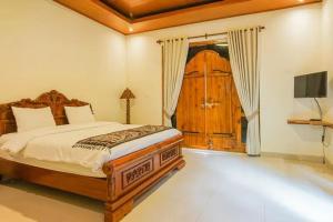 Ein Bett oder Betten in einem Zimmer der Unterkunft Pucuk Bali Homestay