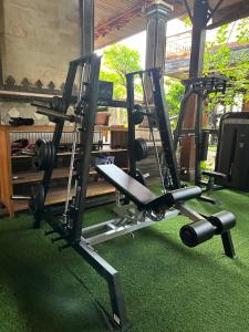 Das Fitnesscenter und/oder die Fitnesseinrichtungen in der Unterkunft Pucuk Bali Homestay