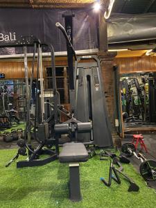 Das Fitnesscenter und/oder die Fitnesseinrichtungen in der Unterkunft Pucuk Bali Homestay