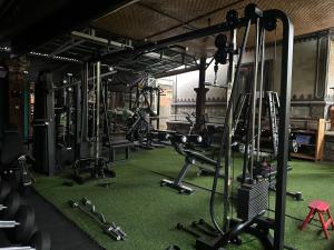 Das Fitnesscenter und/oder die Fitnesseinrichtungen in der Unterkunft Pucuk Bali Homestay