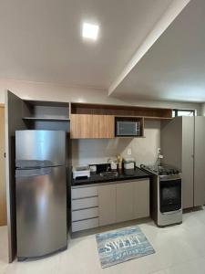 Η κουζίνα ή μικρή κουζίνα στο Apartamento aconchegante em Praia do Francês +40 φωτογραφίες