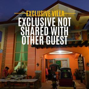 un cartel que lee villa exclusiva no compartida con otros huéspedes en The Orange House - Vigan Villa en Vigan