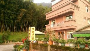 The building in which a panziókat is located