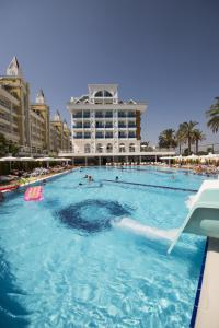 Bazén v ubytování Palm World Side Resort & Spa nebo v jeho okolí