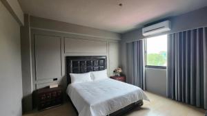 Ένα ή περισσότερα κρεβάτια σε δωμάτιο στο Little Shanghai Homestay