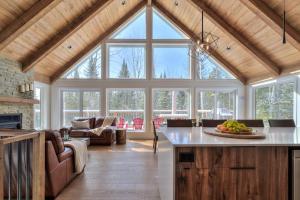 Fotografie z fotogalerie ubytování Pine Tree Lodge v destinaci Saint-Rémi-dʼAmherst
