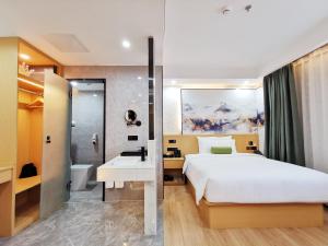 Postel nebo postele na pokoji v ubytování Connar Hotel - Shenzhen Futian
