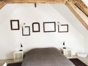Ένα ή περισσότερα κρεβάτια σε δωμάτιο στο L'oisellerie Cottages