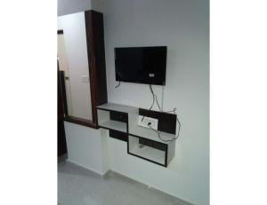 TV a/nebo společenská místnost v ubytování Hotel Silver Palace, Himatnagar, Gujarat