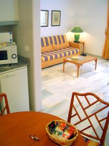 a living room with a couch and a table at Ona Marina Arpón in La Manga del Mar Menor