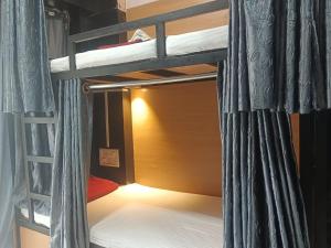 Un pat sau paturi într-o cameră la MY DORMITORY