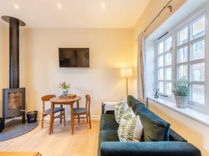 a living room with a couch and a table at Rose Cottage - Uk45497 