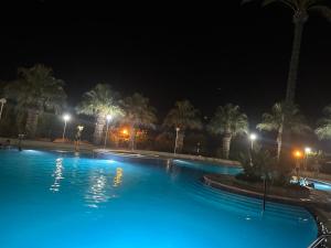 Bazén v ubytování APARTAMENTO CON JARDIN EN PLAYA CABO ROIG tiene WIFI nebo v jeho okolí