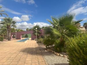 Zahrada ubytování APARTAMENTO CON JARDIN EN PLAYA CABO ROIG tiene WIFI