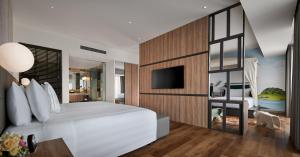 PARKROYAL Langkawi Resort的电视和/或娱乐中心