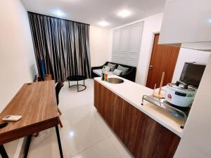 a room with a kitchen and a living room at Kozi Square Twin Room with free Wi-fi & Carpark in Kuching