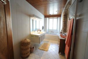 Ένα μπάνιο στο Chez Gilles hôtel resto bar SA