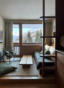 a bedroom with a bed and a view of a mountain at Les Barmettes Appart rénové avec vue, parking et skis aux pieds in Val-d'Isère